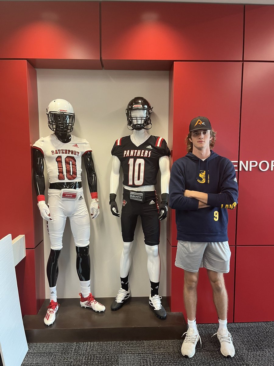 MattLanier15's tweet photo. Big thanks to @lmelo90 @SparkyMcEwen1 &amp; @DU_Football for the game day visit, had a great time today! https://t.co/Y7lyZDOTTP