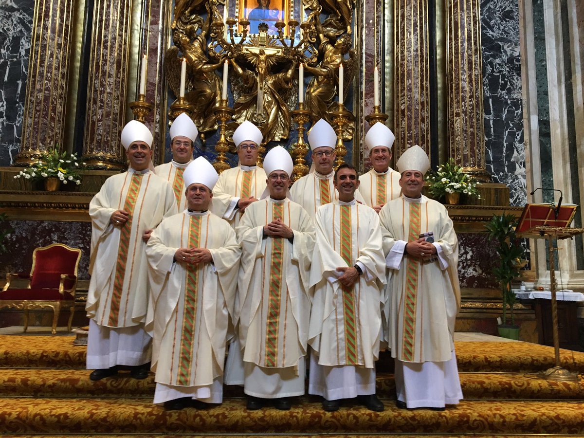El Obispo auxiliar de Toledo participa en Roma en el curso para Obispos nombrados en el último año. En la foto con todos los Obispos españoles participantes.