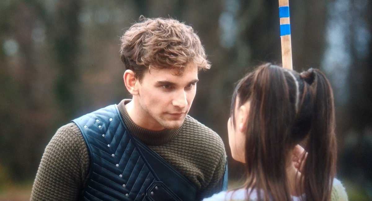 perrie 🎈 tweet media