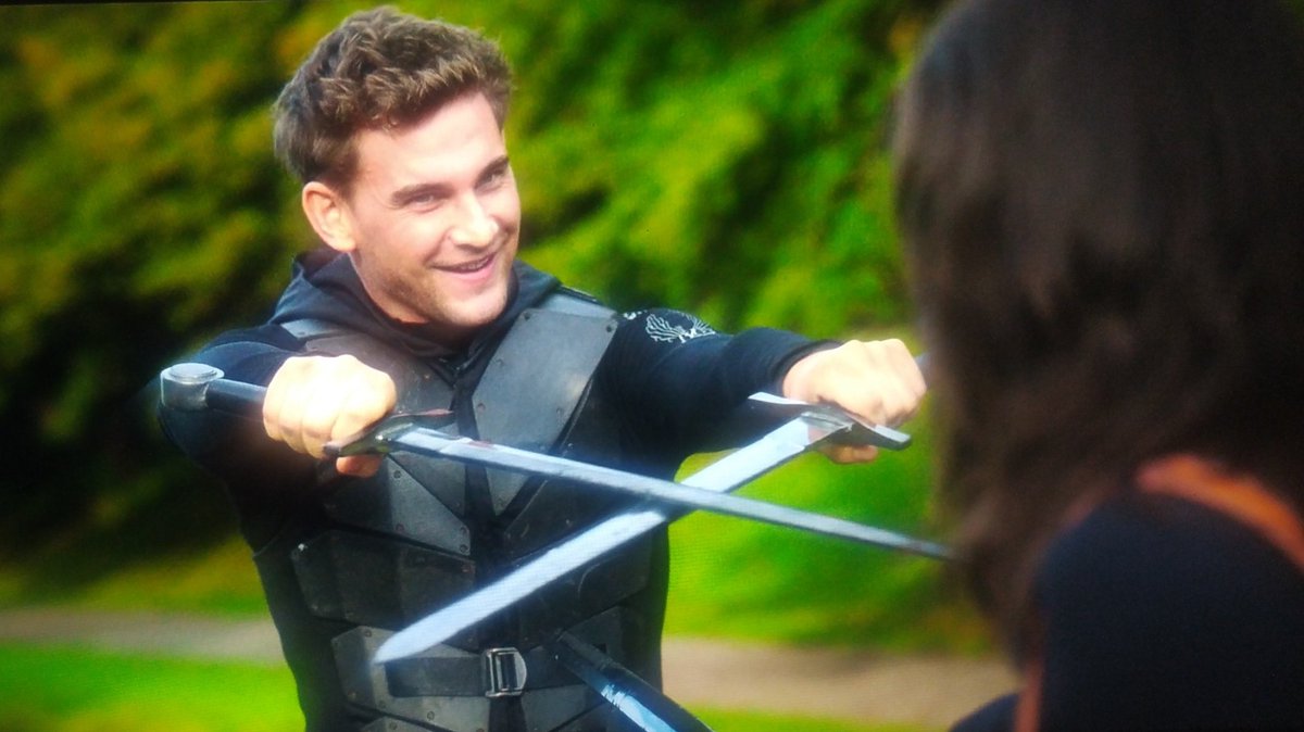 perrie 🎈 tweet media