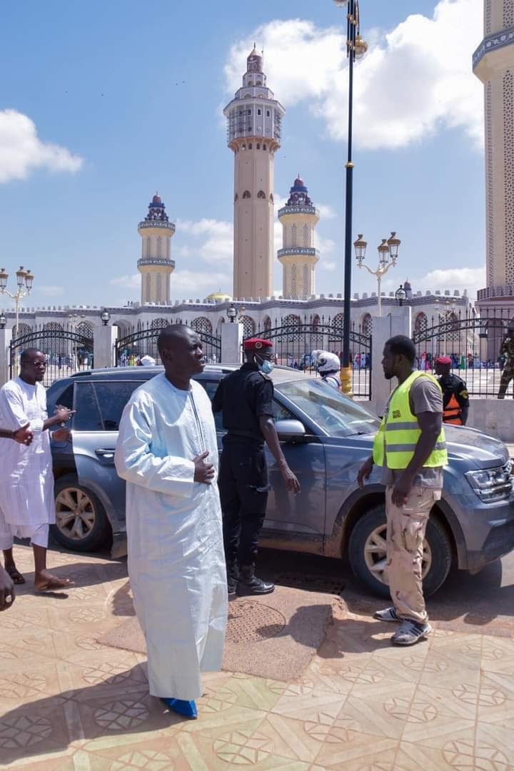 amadoud98130314's tweet photo. Le Maire de Kaolack Mr Serigne MBoup à la cérémonie officielle du Grand MAGAL DE TOUBA #18Safar2022 #MagalTouba2022 @se_mboup @Macky_Sall @FatouMboup @amadoud98130314 @LeMouridePost @touba_l @toubamosquee18 #kebetu #diaspora #senegalnumerique #Kaolack #CCIACK #CCBM #MairieKL https://t.co/Vn9U1DCzbI