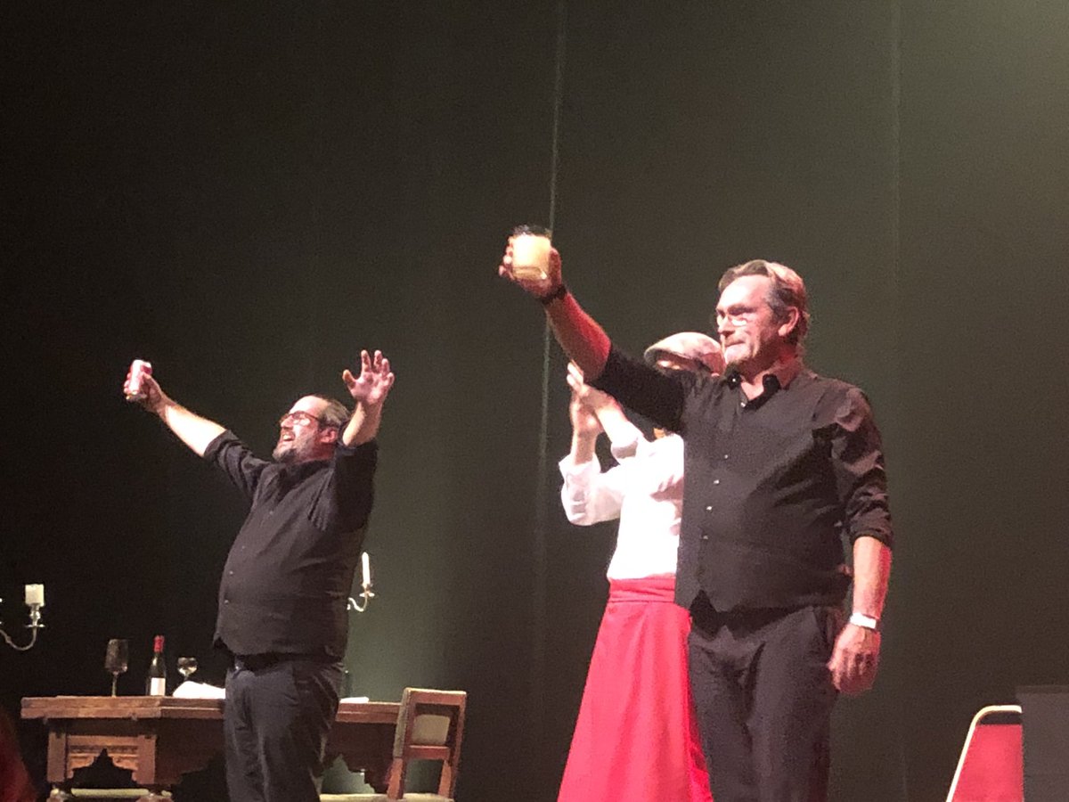 Renaud Rutten et Jason Chicandier foutent le bordel sur la scène du Forum ! 🍷🍻🇧🇪🇫🇷🍻🍷