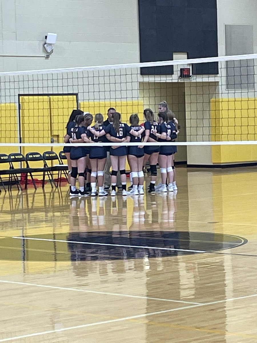 mwilliamsop1's tweet photo. Big shout out to @pdubnorth and his @ONHSVolleyball JV!  Finished second today in Lawrence tourney.  Way to go girls! https://t.co/L4kSBs34pj