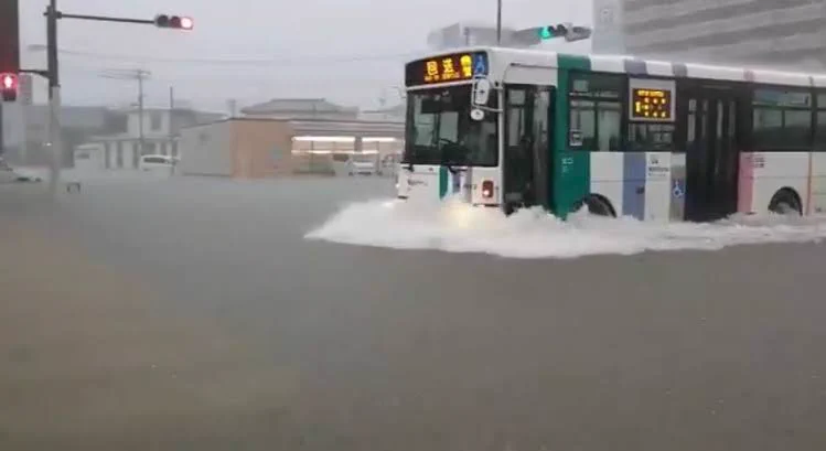 九州最強と言われるバスも運休！台風14号に警戒！