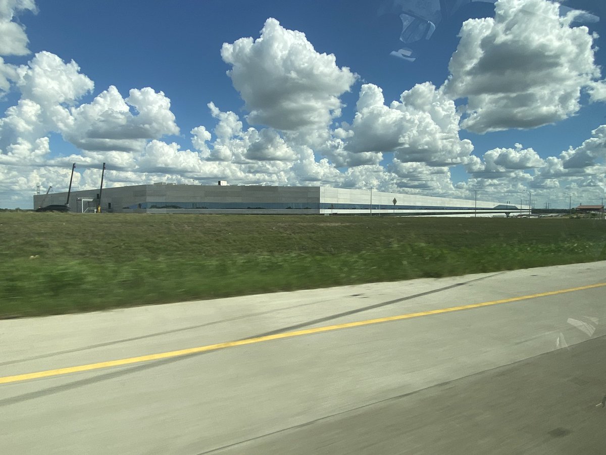 CryptoDavid13's tweet photo. Ewwww. It’s the Texas Tesla plant. https://t.co/kAhRmZm2eQ