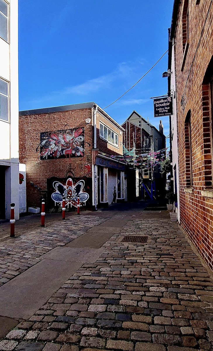 Gloster_Gal's tweet photo. #gloucester #gloucestercathedral #bulllane #greyfriars @GlosCathedral @GloucesterBID @GloucesterHODs @NettlGlosChelt @ILoveGlosUK @RTGlos https://t.co/mPoQTPouck