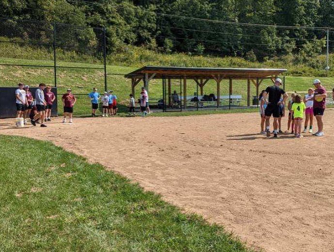 UCWV_Baseball's tweet photo. Working our way towards 1,000 community service hours. Spent some time at the Bible Center Church - Charleston Little League. 

Do you think they taught our boys a thing or two? 🤭

#C2A📍| #Project23 https://t.co/hXosVW5ohB