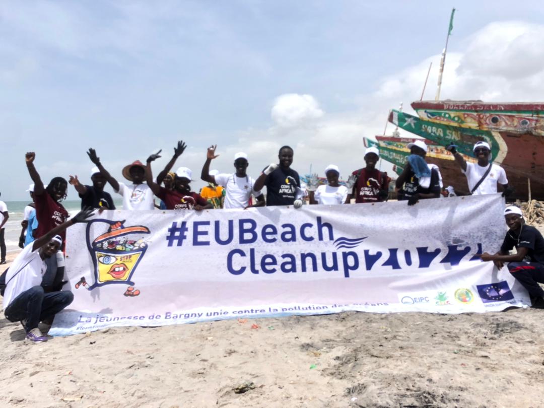 MalamineBadian8's tweet photo. A l'occasion du #WorldCleanupDay , la Team @CorpsAfricasn s'est rendu à Bargny pour prendre part à l' #UEBeachCleanUp organisé par l' @UEauSenegal avec @EndaEnergie et la Commune de Bargny.  Ensemble dans l'action pour un monde plus propre et un environnement plus sain pour tous. https://t.co/ABMsX3hbs4
