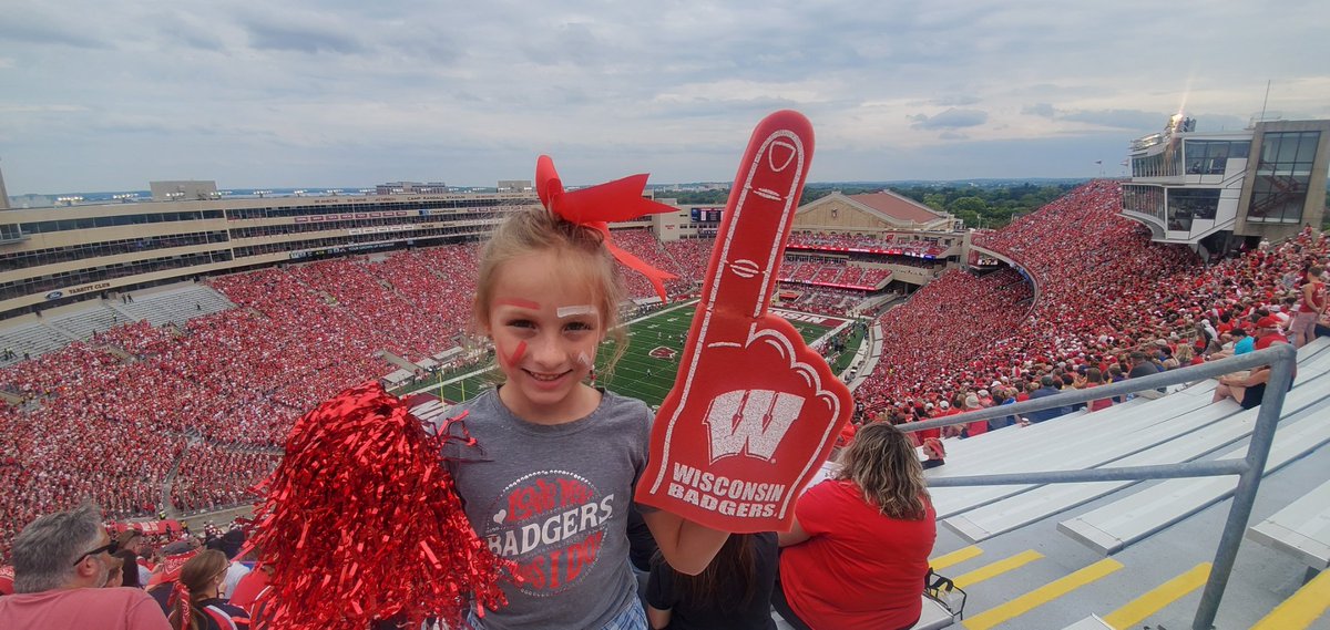 JUBETUBE's tweet photo. #OnWisconsin https://t.co/NcqM7kS7Y4