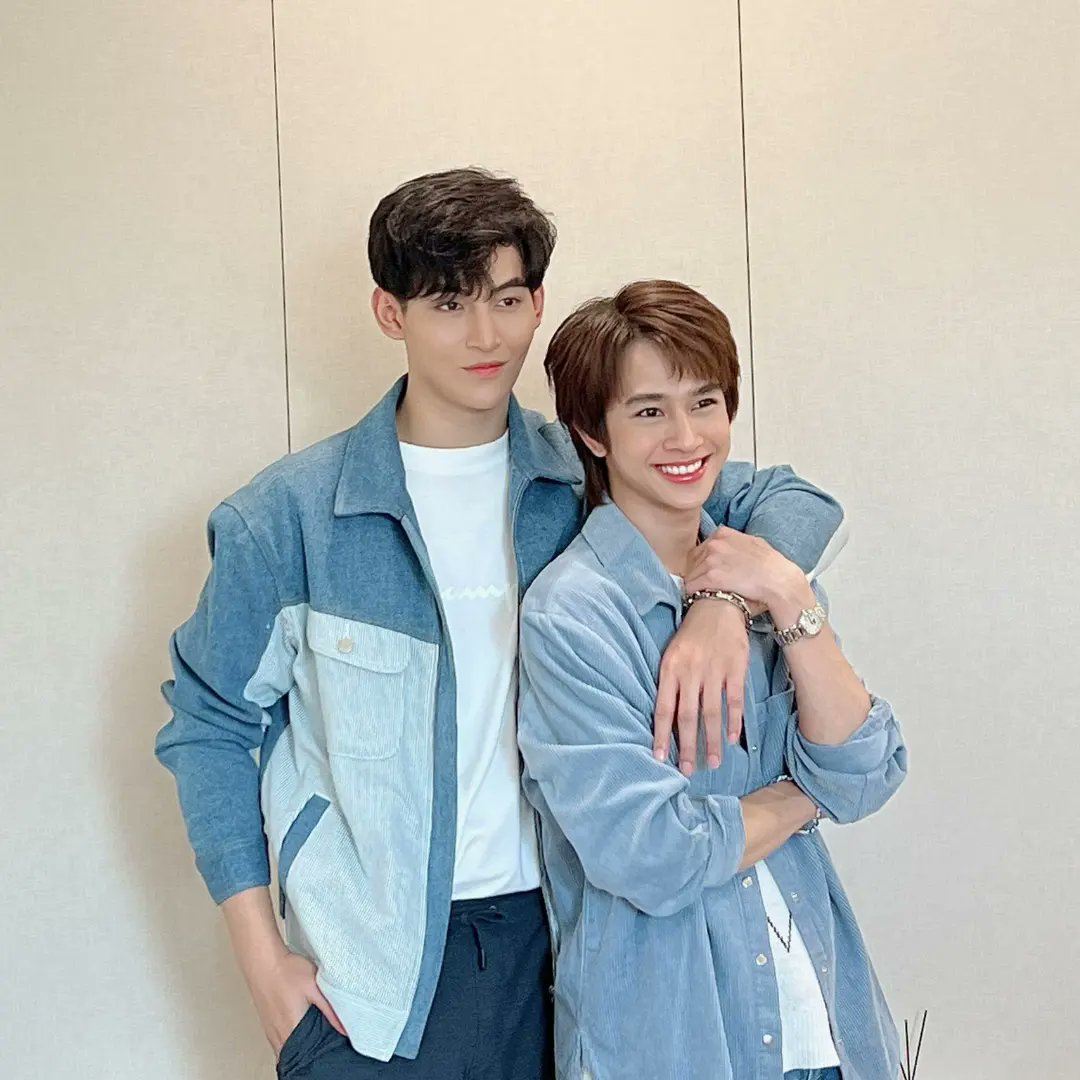 beside_ohmfluke's tweet photo. Que bellas sonrisas. 💙🖤💙🖤

Cr: @AllAbtOhmFluke

#โอห์มฟลุ้ค #คุณหนูขี้อายกับคุณชายเจ้าชู้ #เจ้าแก้มก้อน #โอห์มไง #OhmFluke #OhmThitiwat #fluke_natouch #myblue #besidefamily #WedYLIVExOhmFluke #loveat9 https://t.co/pRCCQlL1Bk