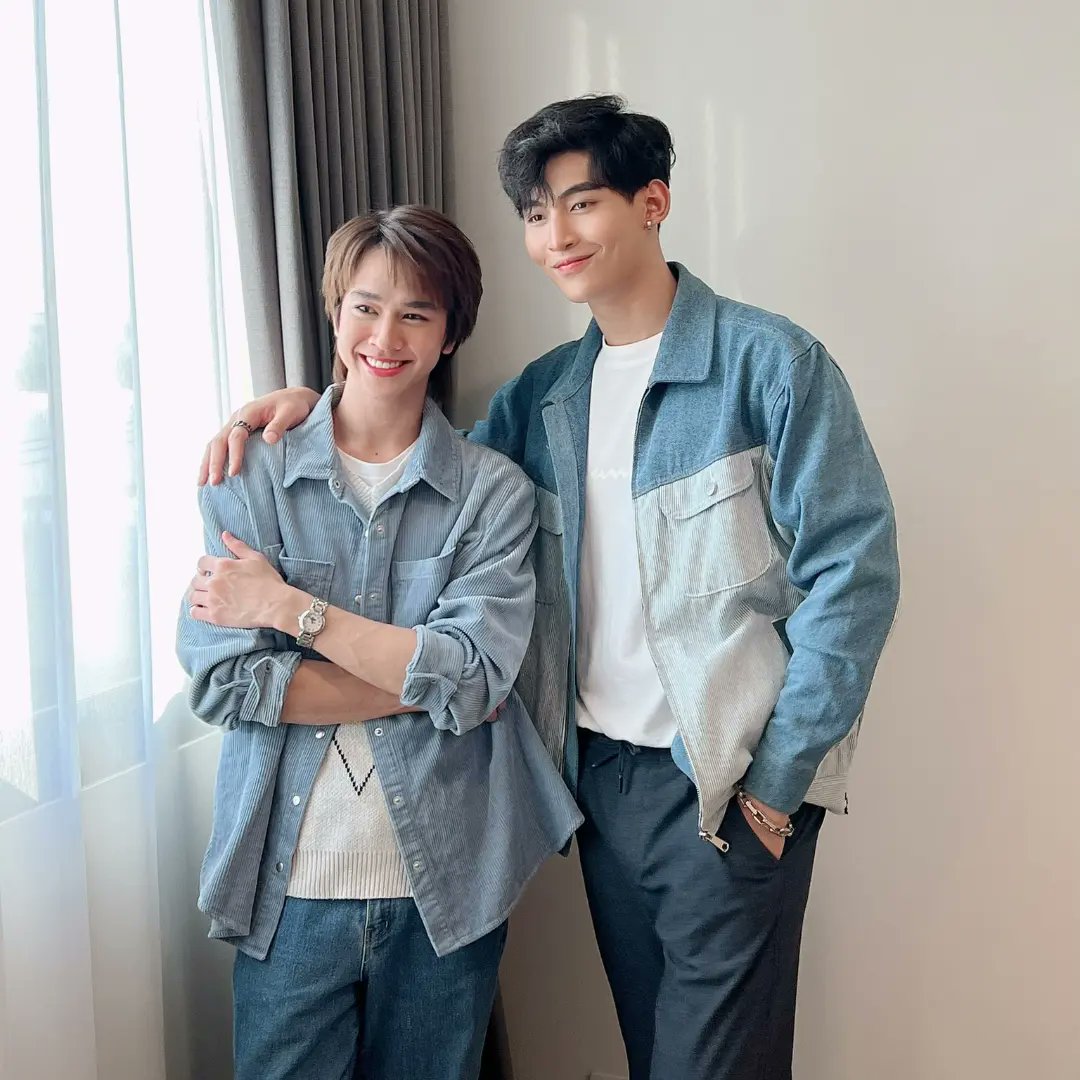 beside_ohmfluke's tweet photo. Que bellas sonrisas. 💙🖤💙🖤

Cr: @AllAbtOhmFluke

#โอห์มฟลุ้ค #คุณหนูขี้อายกับคุณชายเจ้าชู้ #เจ้าแก้มก้อน #โอห์มไง #OhmFluke #OhmThitiwat #fluke_natouch #myblue #besidefamily #WedYLIVExOhmFluke #loveat9 https://t.co/pRCCQlL1Bk