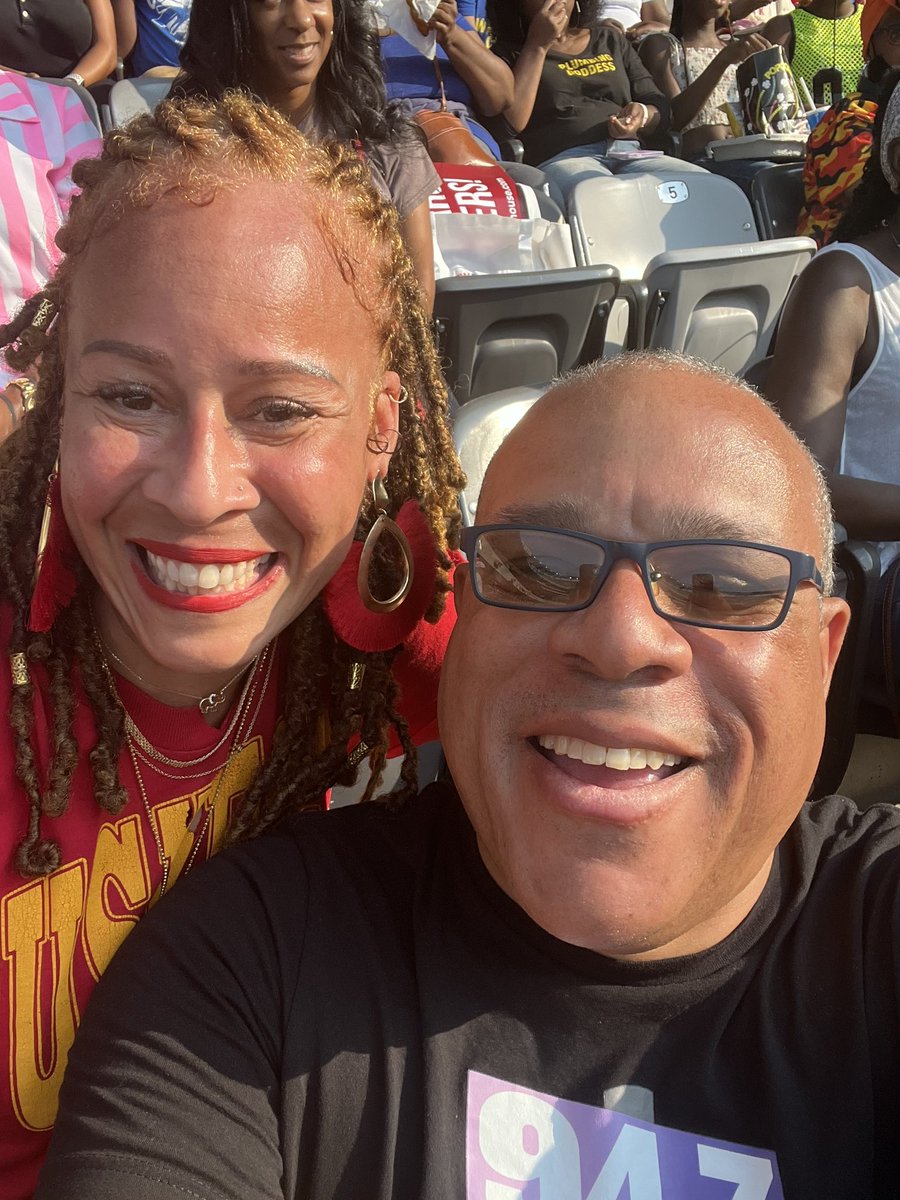 mixcom's tweet photo. First African American Woman on an @NFL coaching staff (Jets). #ColletteVSmith at the #HBCU Football Classic @MetLifeStadium @947TheBlock @HowardU @Morehouse https://t.co/RyoMxKl686