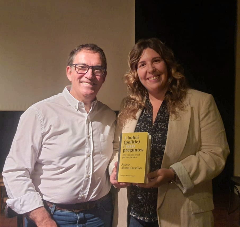 A la <a href="/CasaIrla/">Casa Irla</a>, assistint a la presentació del llibre d'un gran advocat, diputat i company Juntaire,<a href="/JACS_JaumeACS/">Jaume Alonso-Cuevillas i Sayrol (JACS)</a>. Sempre és un plaer escoltar-lo!