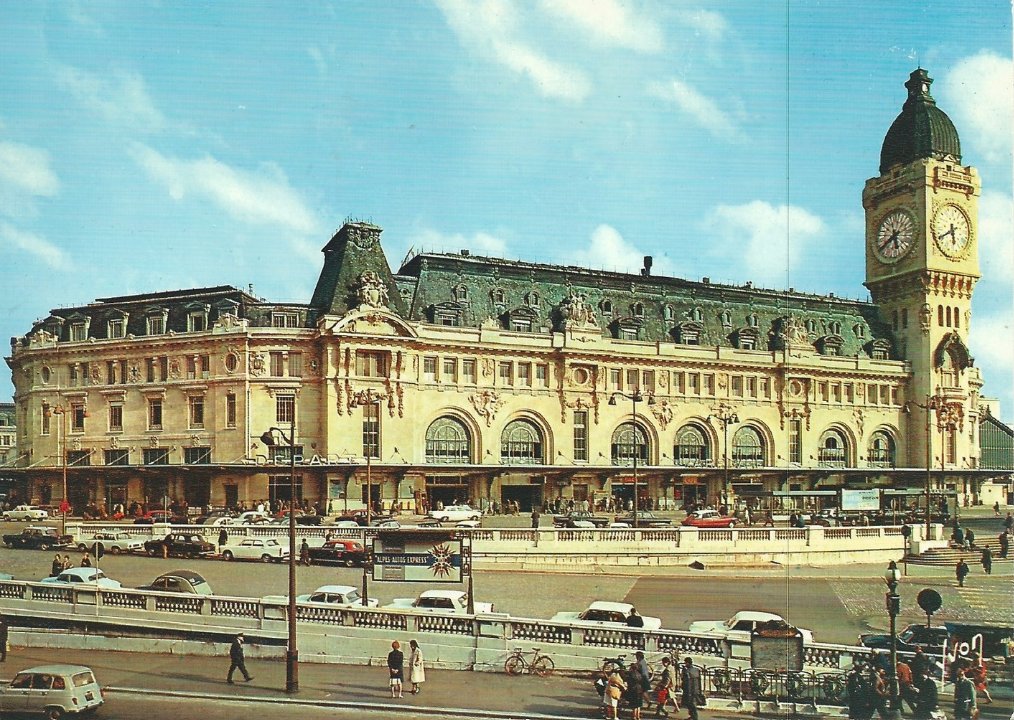 Mémoire2Ville on Twitter "75 Paris La gare SNCF de Lyon 1975 Voiture vintage et avec la sortie