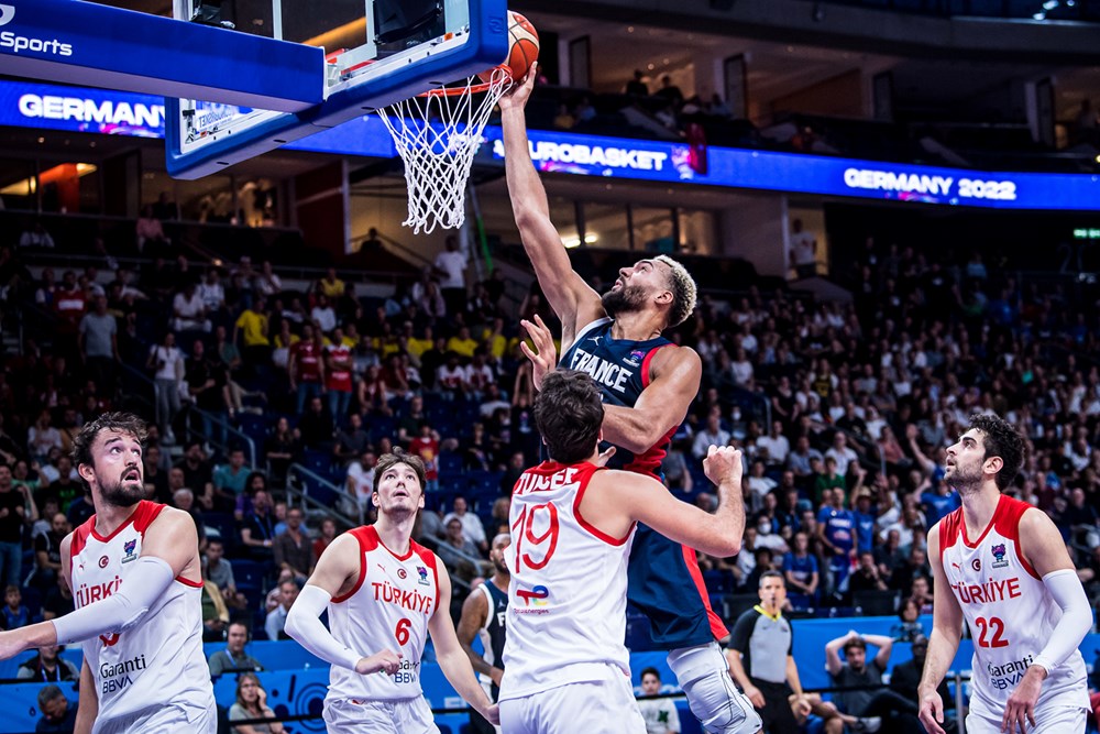 pviola14's tweet photo. #Eurobasket2022 la final entre #España 🇪🇸 y #Francia 🇫🇷 en vivo y en exclusiva este domingo a las 15.30 ARG por @DIRECTVSports @directvsportsar. 🏀🏀🏀 https://t.co/XMctPEWMo9
