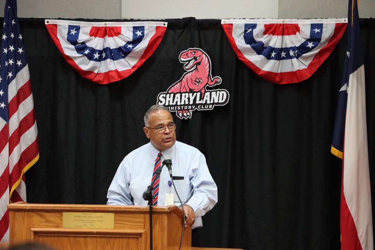 SharyHistClub's tweet photo. Happy Constitution Day! 🇺🇸

We want to thank our local community members who joined us for our Constitution Day Speakers Series.

Our students learned about the role of Congress, the Judicial Branch, &amp; service to our community through volunteerism or by joining the armed forces! https://t.co/2Biosaw9bL