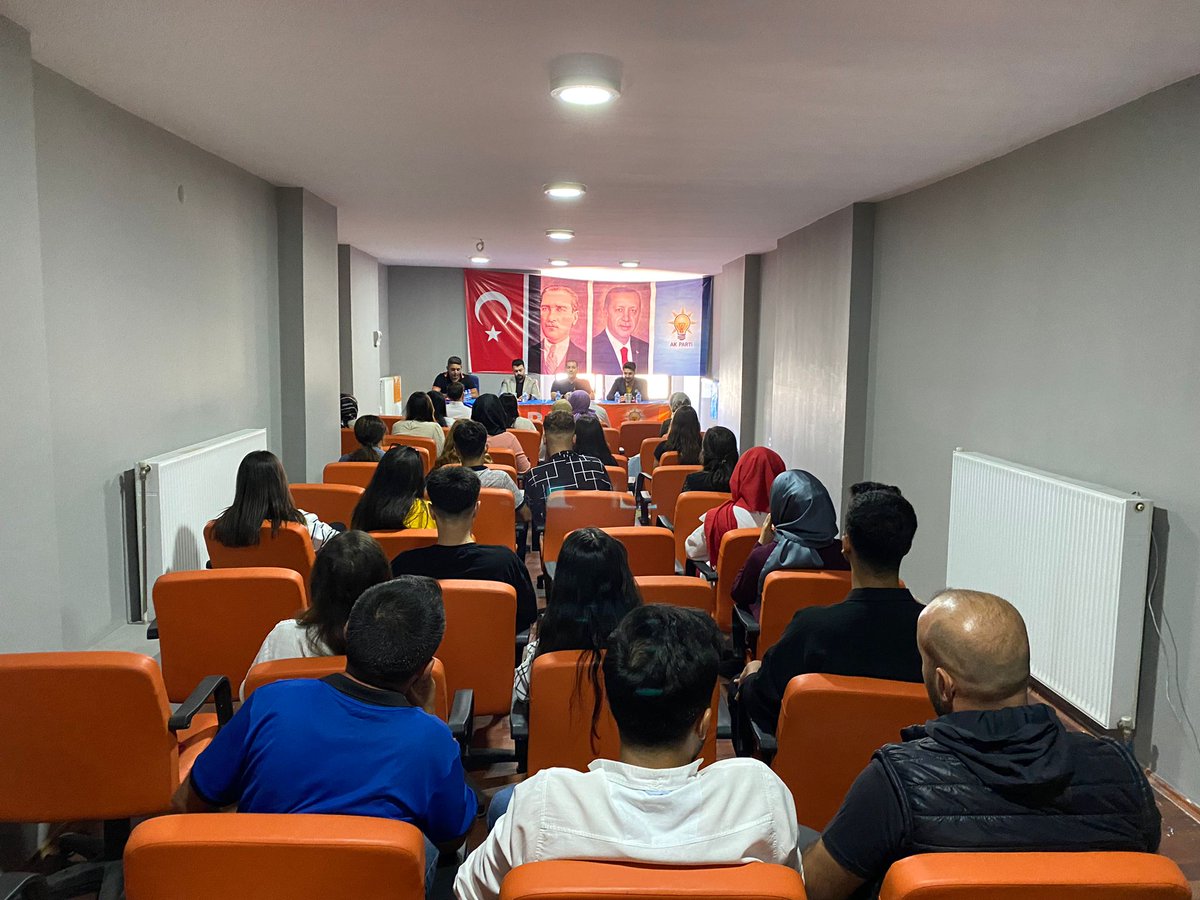 ipekyolu_van's tweet photo. İlçemize Ziyarete gelerek Yönetim Toplantımıza katılan Teşkilat Başkan Yard. Bölge Kordünatörümüz @YunusEmreMks Ve İl Gençlik Kolları Başkanımız @CalaganMuhammed'in Başkanlığında Haftalık Toplantımız�� Gerçekleştirdik.

Ziyaretlerinden ötürü değerli Başkanlarımıza Teşekkür Ederiz https://t.co/4u5hFKZwyx