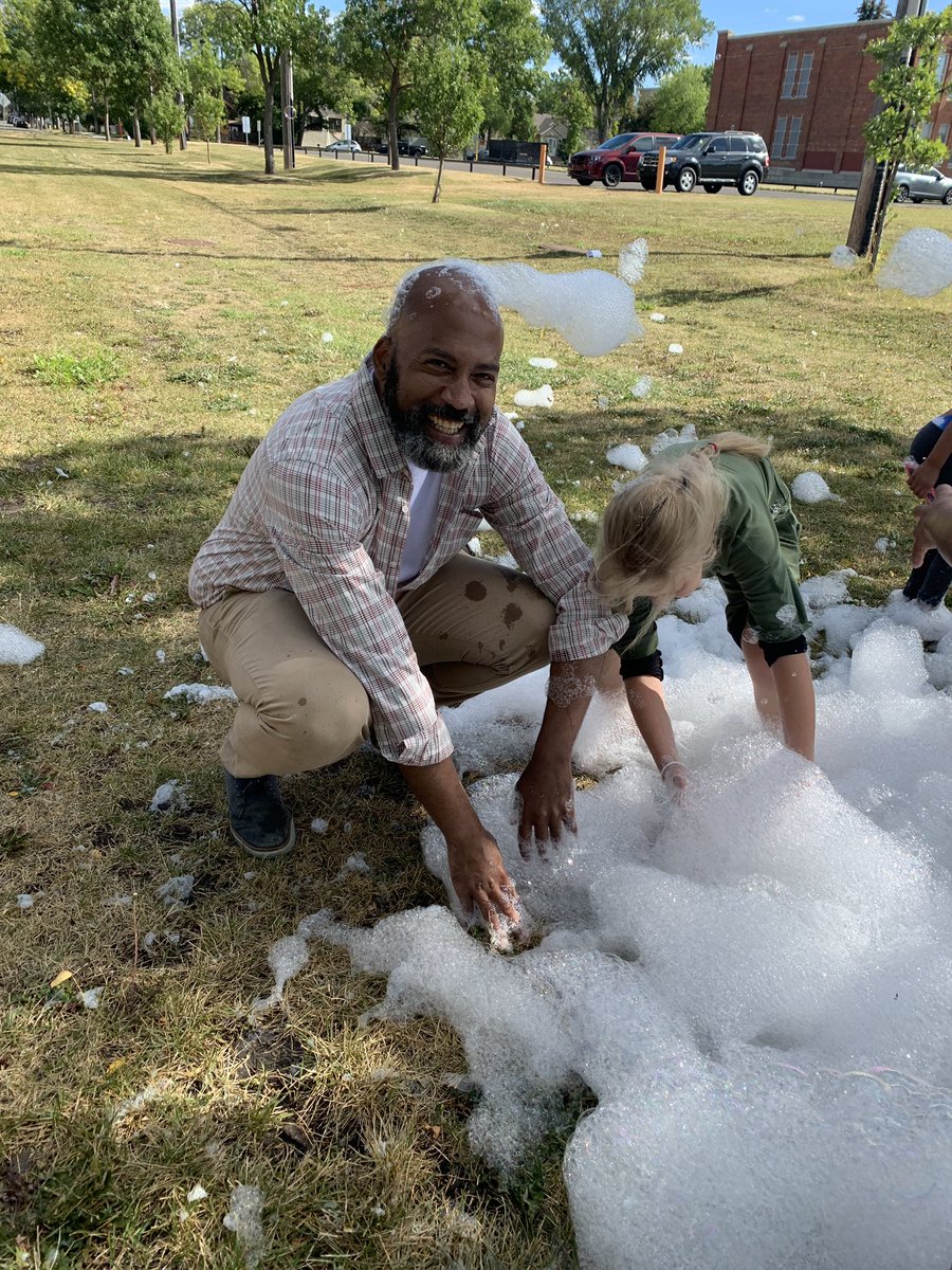 DShepYEG's tweet photo. Spruce Avenue Community League has lots of family fun today at their community hall incl. a bubble machine, bouncy castle, snacks, crafts & more!
Stop by until 8:00 to check it out. #ableg #LetsBuildYEG https://t.co/u5Oy6ONcH0