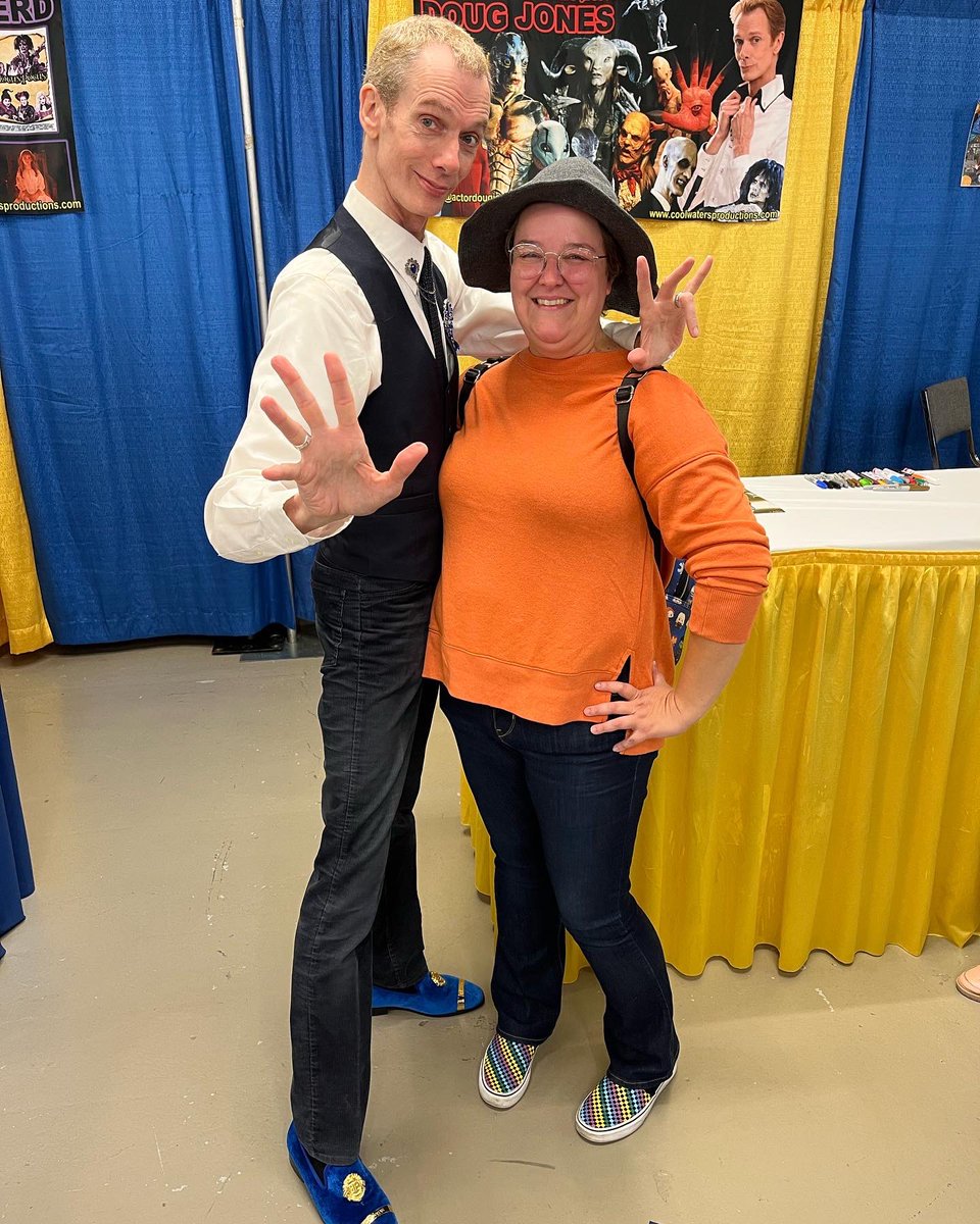 juggles_geese's tweet photo. I canโt even tell you how happy I am right now. Best day ever. @actordougjones #HocusPocus #hellboy #everythingbasically #ifithadamonsteritsprobablydougjones https://t.co/sXDsemGQjr