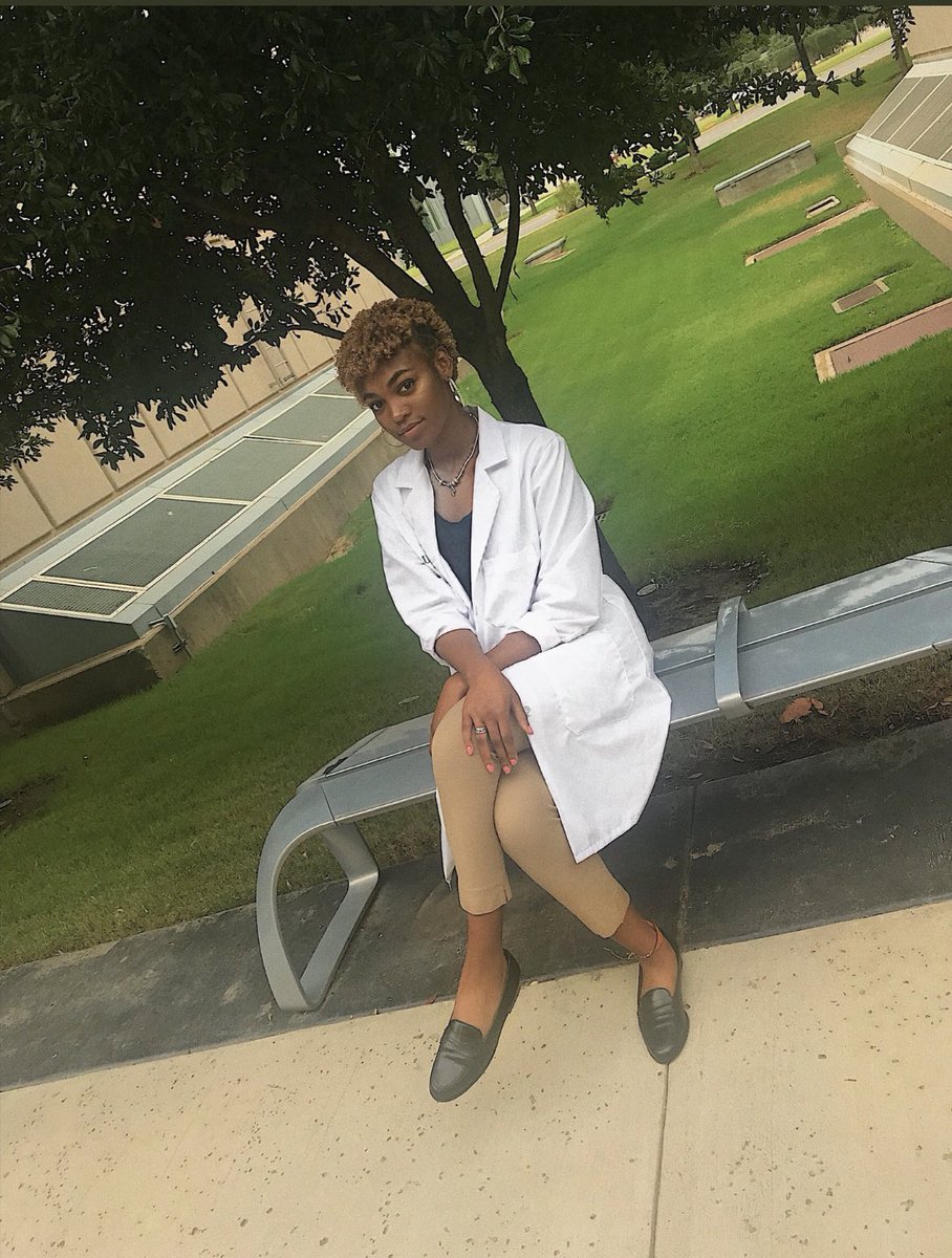tajaunalanelle's tweet photo. 18 vs 22. this has always been the dream. student doctor batchelor official. https://t.co/1wGnUBondg