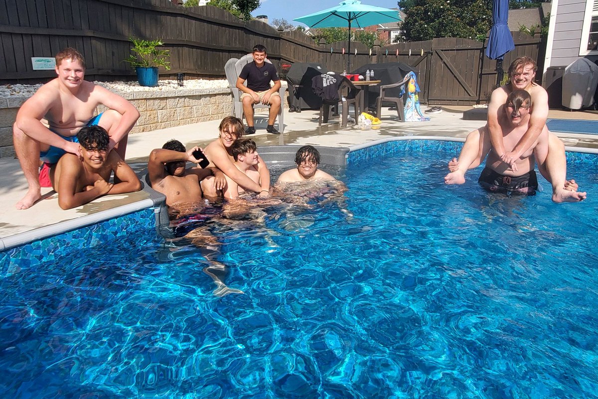 TheRitchLittle's tweet photo. @Avery_little77 was working on some team building and sun tanning with some of the @SKG_Jaguars football team! @CoachHill_SKG   GO JAGS!! https://t.co/Owb8FNiRGp
