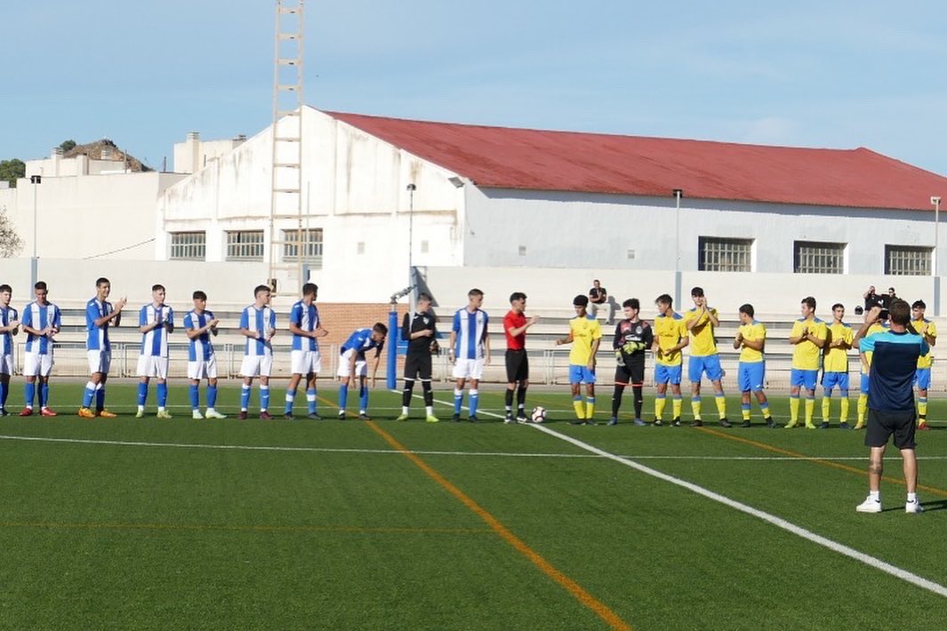 ADBarrioPeral's tweet photo. 📸 GALERIA ||
👉🏼 Final del partido en el polideportivo de La Union.🏋🏻♂️.
❌El equipo de @Angel_F_92 cae derrotado por 5-3 en un partido muy disputado hasta la última jugada! ⚽️.
📝 Seguimos trabajando 🏟.
#ForzaBarrio 💛💙
#QueremosContarContigo 🤜🏼🤛🏼 https://t.co/c1lcHvT2AI