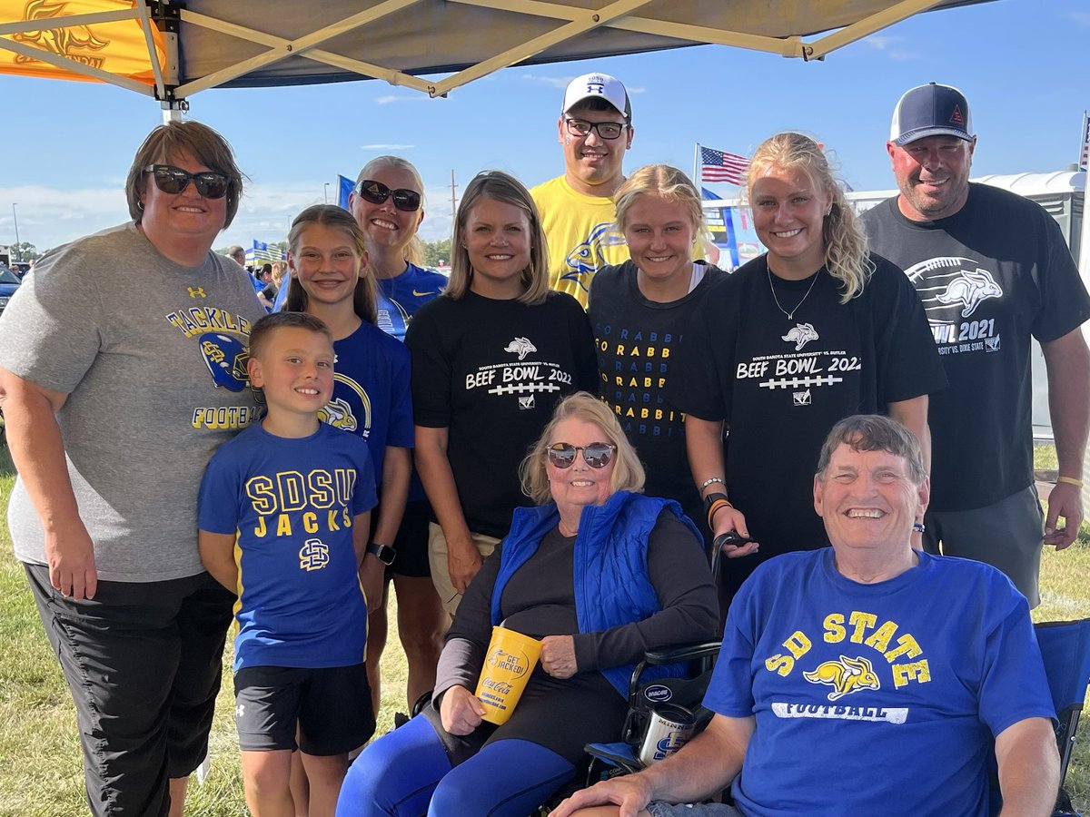 hiede11's tweet photo. My favorite peeps!  Go Big! Go Blue! Go Jacks! #GoJacks https://t.co/945dgc3XbS