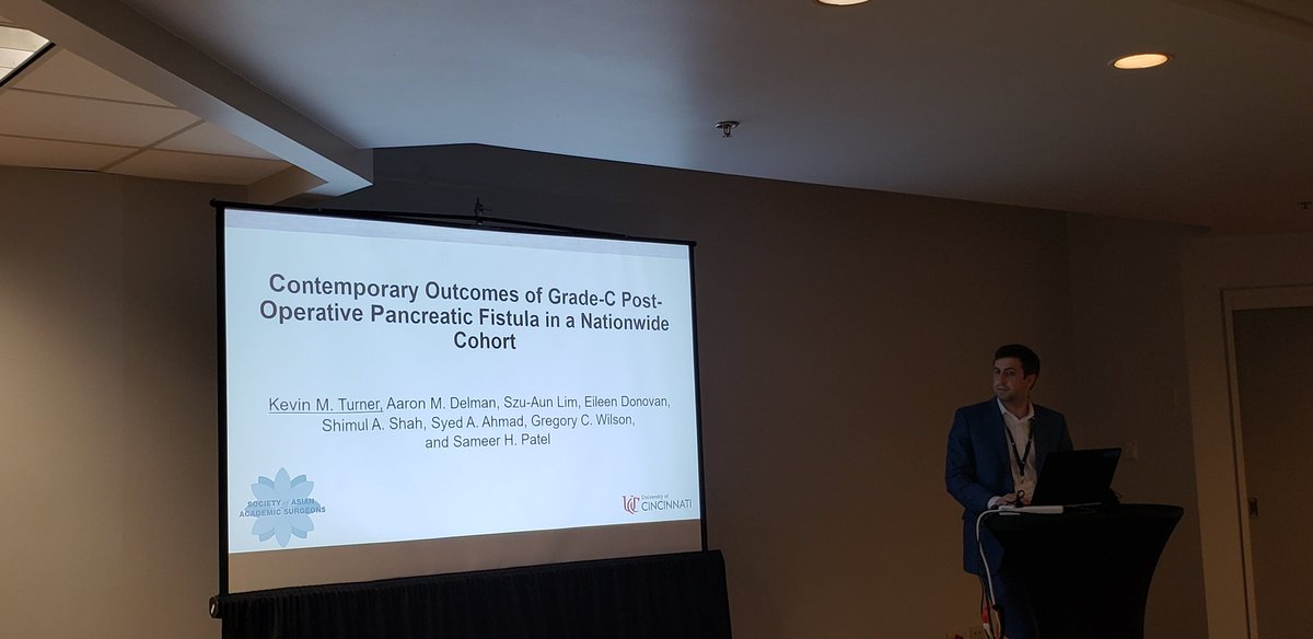 LeeTiffanyC's tweet photo. @UCincySurg resident @KevinTurnerMD presenting on postop pancreatic fistulas @AsianAcadSurg @SyedAAhmad5 @shimulshah73 @GregWilson152 https://t.co/Xw3GvNhT4D