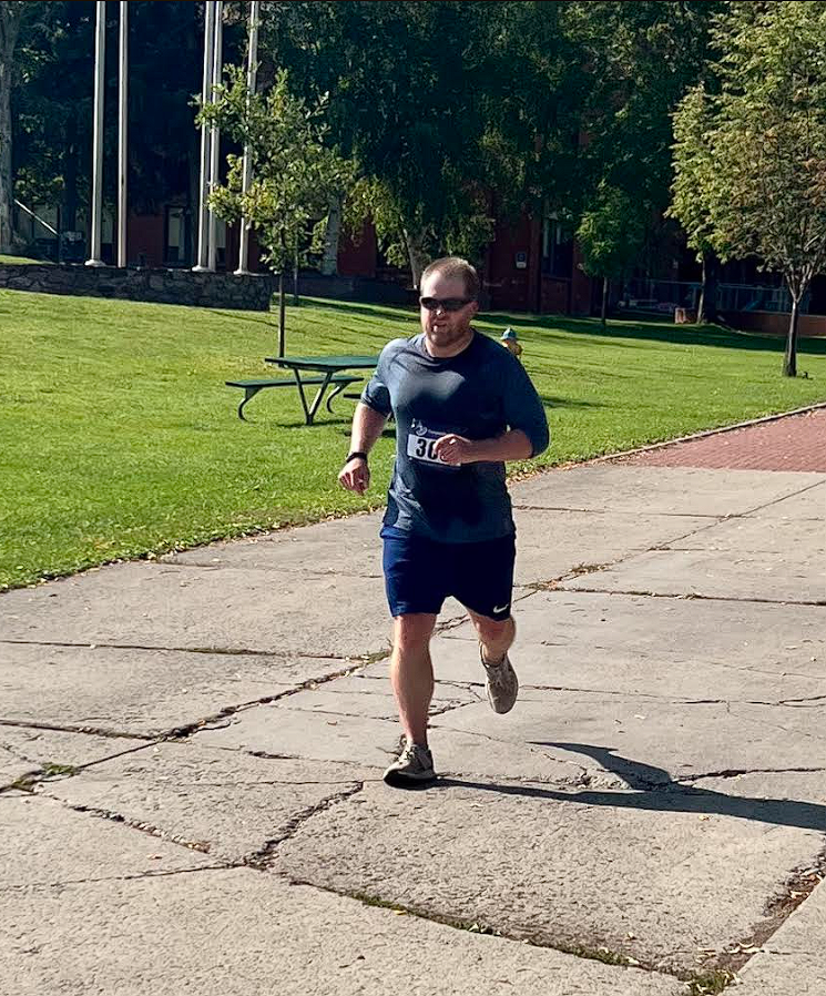 schneiderlorax's tweet photo. Today I did my annual ritual of racing to the top of Mt. Helena and back down.  Here I am just before finishing.  

This year was the first time I actually felt like a runner again since the pandemic started.  Feels more like myself when I can really enjoy running up hills. https://t.co/5ZmY4ldRq2