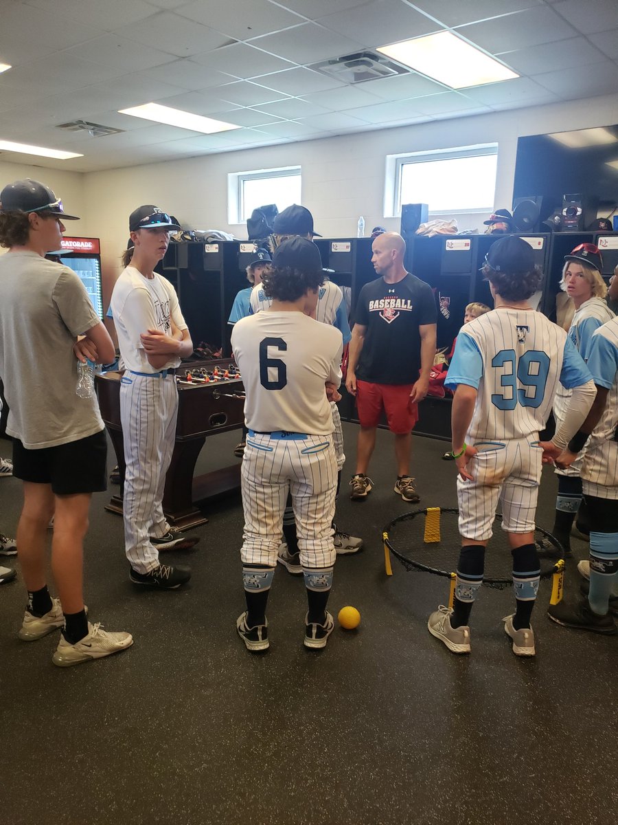 Got on the hill this morning @ a Five Tool u16 at Navarro Juco college and got the Grand tour afterwards of the Narvarro baseball program from one of the baseball coaches. And won 8 to 1.