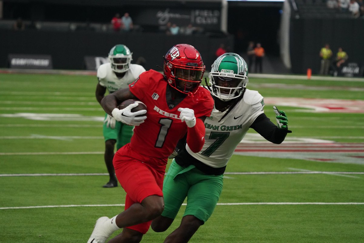 DrumlineAV's tweet photo. On the field for the @unlv vs. @UNTFootball game at @AllegiantStadm ! Shout-out to @Jose_Volonte and @GuerillaCross for the opp! #unlv #UNLVFB #lasvegas #UNT #vegasfootball #straightbetsports #josev #drumlineav https://t.co/rTNCnEexIA