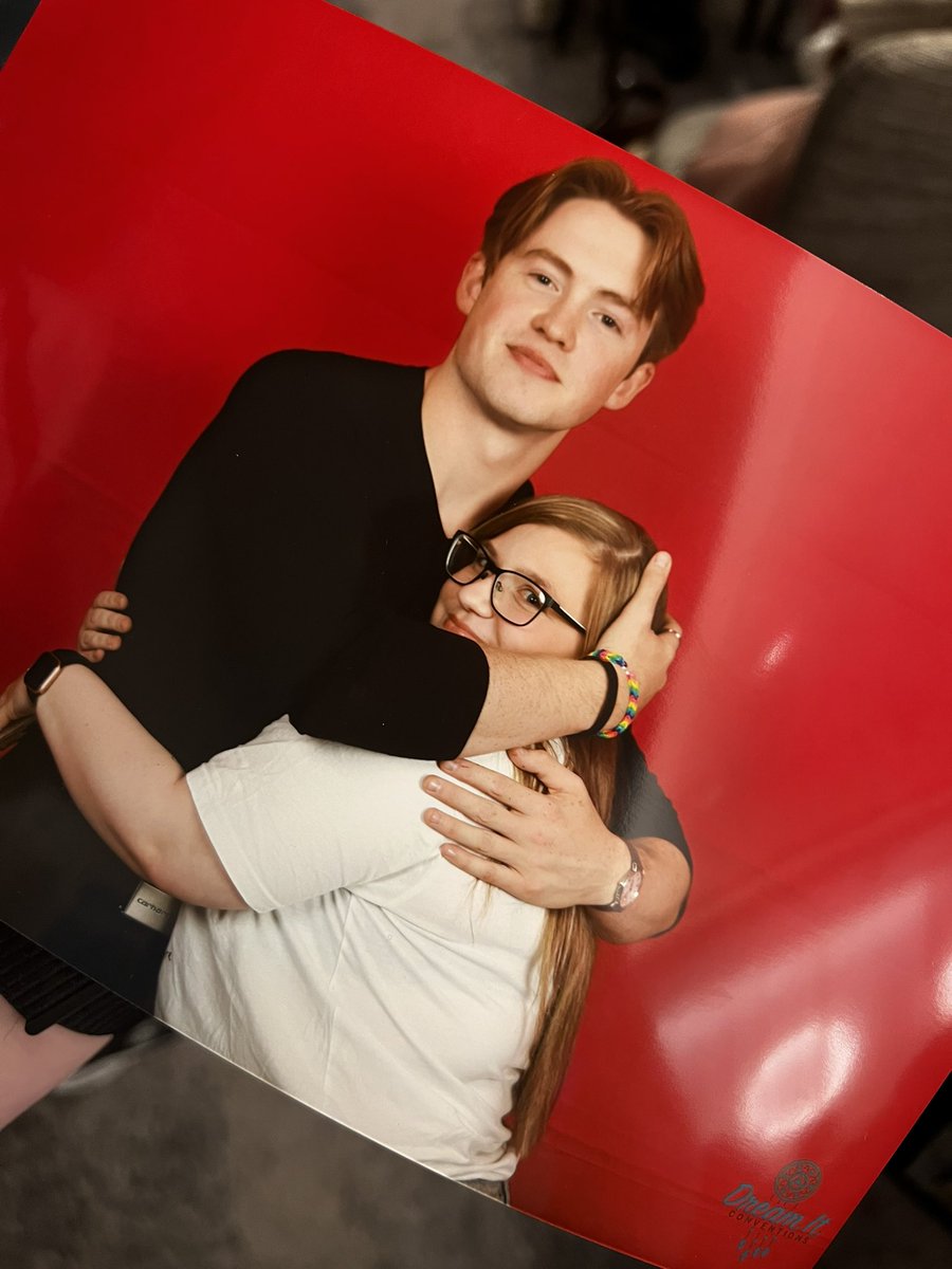 HeartstopperF_P's tweet photo. Algunas fotografías de fans con Kit Connor y Joe Locke en el evento de 'Dream It Fest'. 
(De nuevo la envidia gana) 😅🙃
#KitConnor #JoeLocke #DIFLondon https://t.co/zUsMSvHIZz