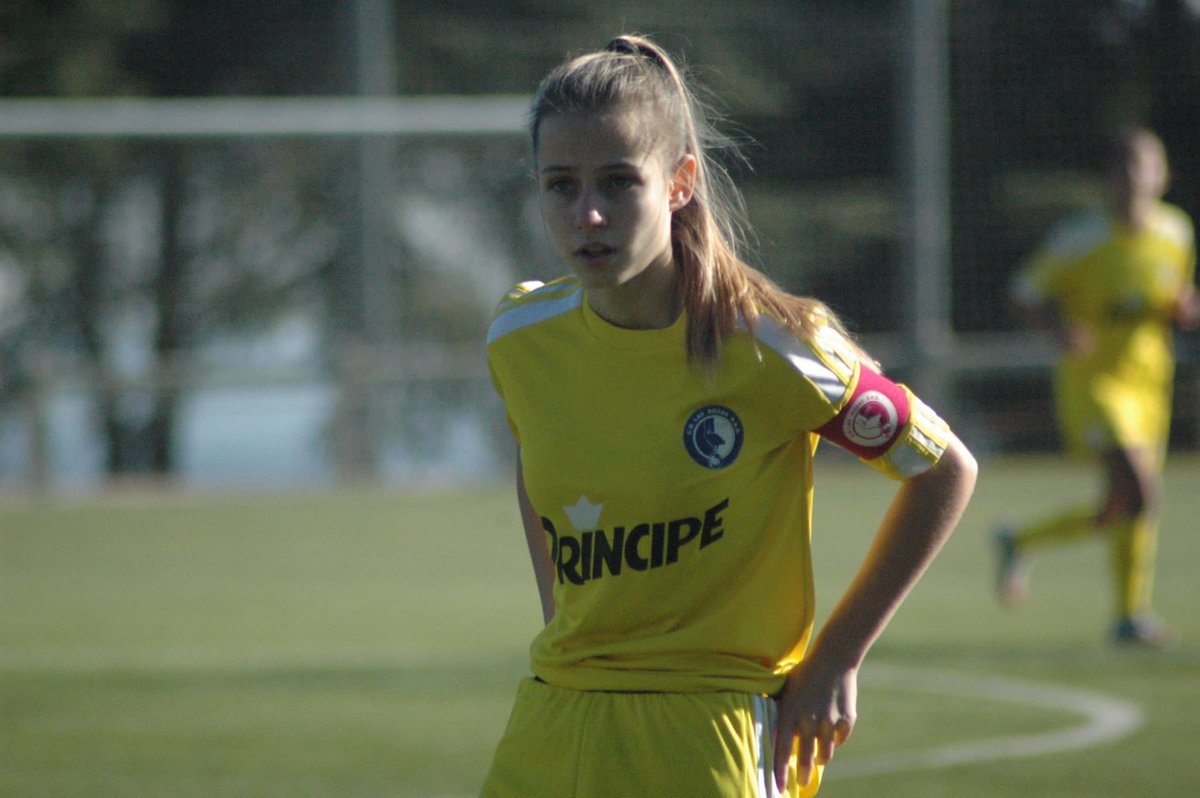 LasRozas_CF's tweet photo. CANTERA| Queremos mandar un mensaje de ánimo y apoyo a nuestra jugadora del Juvenil Femenino (@LRZFEM) Ainhoa, que ha sufrido un esguince de tobillo y esperamos y deseamos que no sea más grave.

¡¡¡Ánimo, Ainhoa!!!

#CorazonAzul | 💙
#MetodoLRZ https://t.co/3MVUlARGBW