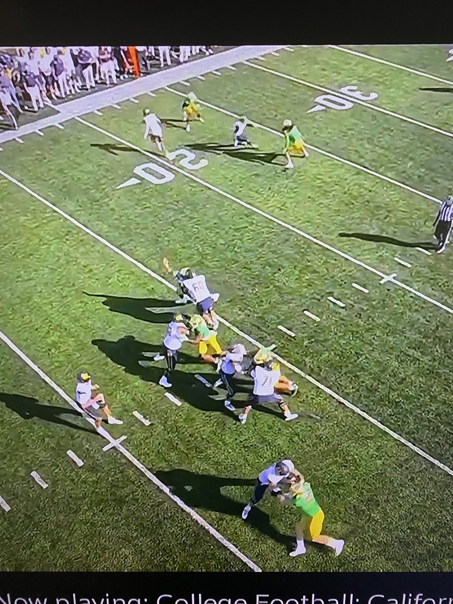 rlac17's tweet photo. Exactly where was the Offensive Interference or “Pick Play?” Cal is getting worked by these officials! #CALvsND https://t.co/YCG4Mcfdh9