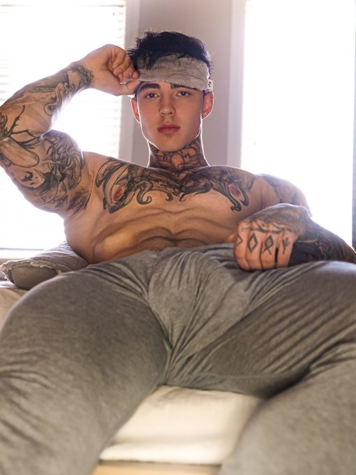 Am I allowed to sleep in my grey sweats 😏..?

My EXPLICIT content 🔞👇
https://t.co/aIrzpyUgee https://t