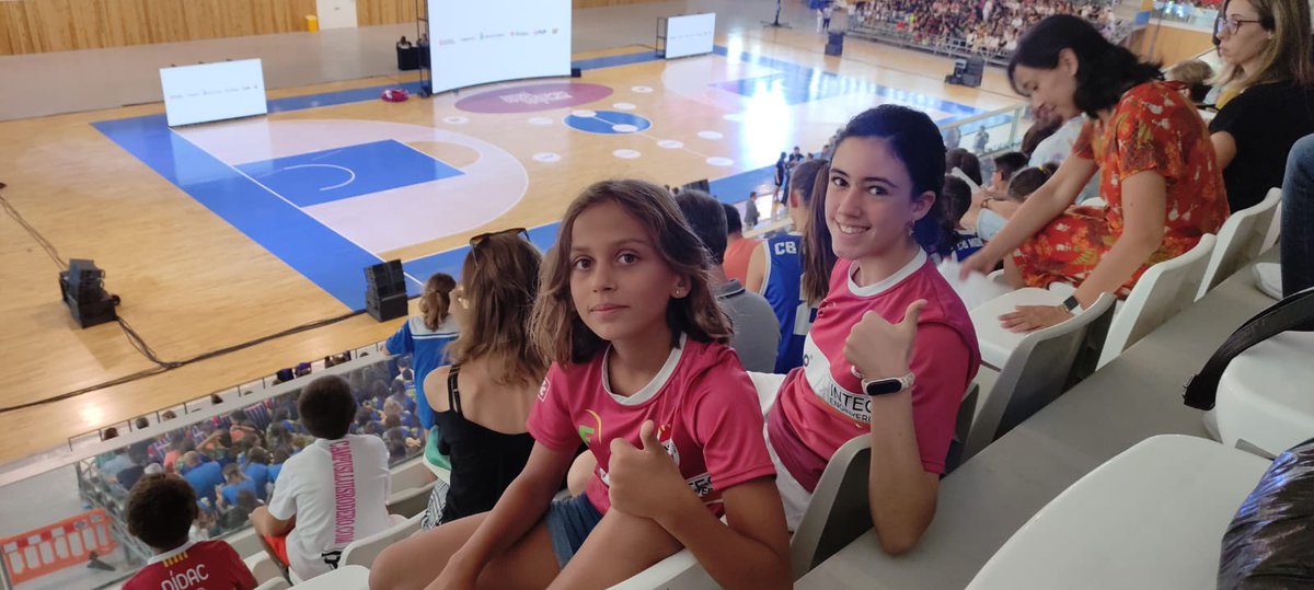 HoqueiValls's tweet image. 🏑 Avui hem estat presents en una trobada històrica per l’esport femení a Tarragona

💜 Seguirem lluitant

💜 Per l’hoquei i per l’esport femení

💜 Entre totes, tot!

#EsportFemení #EntreTotesTot