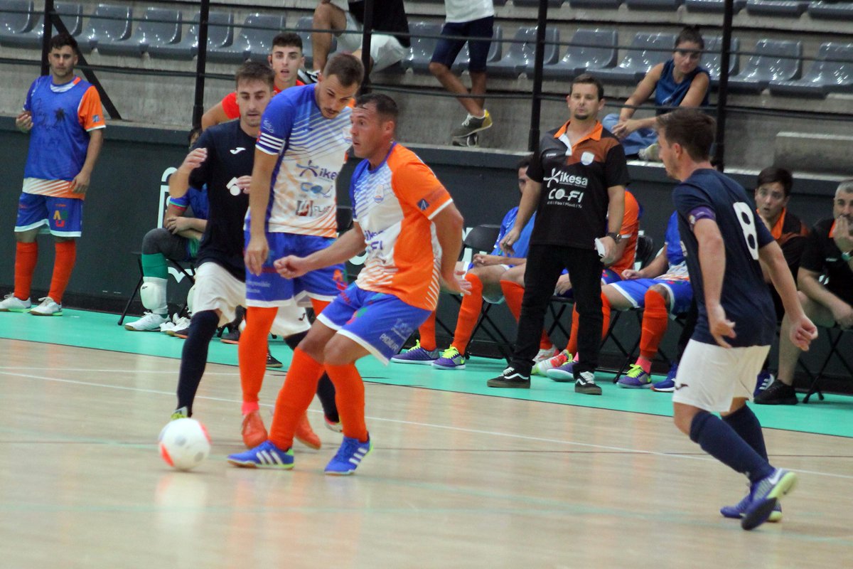 La crónica y fotos del excelente estreno liguero del <a href="/SanFernandoFS/">Isleño San Fernando FS</a> en la Tercera División Nacional de fútbol sala al imponerse al <a href="/CDTRESCALLESFS/">C.D. TRES CALLES F.S.</a> (4-2) en el pabellón de Bahía Sur.
En DEPORTEDELAISLA.COM
deportedelaisla.com/2022-09-17/fut…