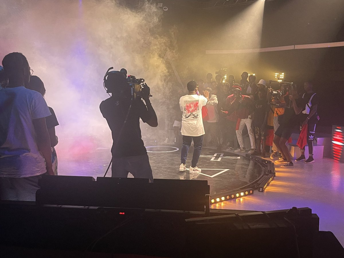 La3officiel's tweet photo. 🚨#Flow225 | Premier passage pour les deux candidats ! Selon vous, qui a assuré ? #La3 #3xPlus https://t.co/trOT2KlWrn