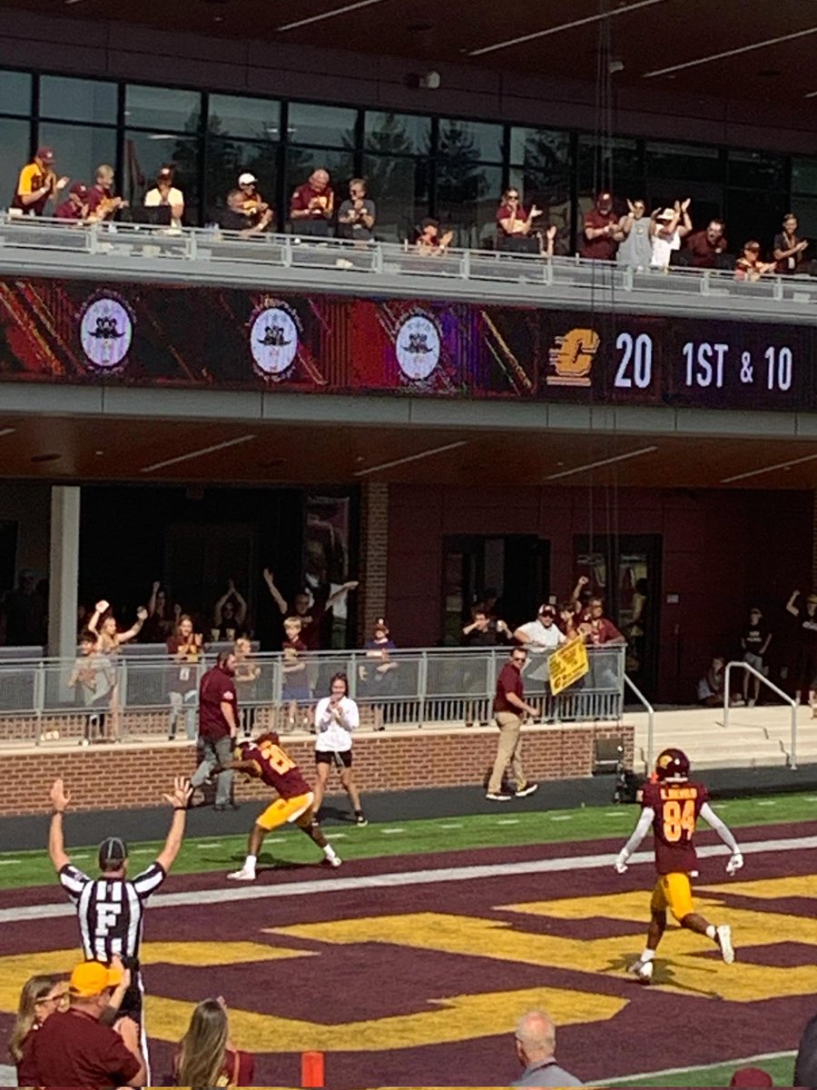 dynasty61996's tweet photo. 🌟Congratulations SON‼️Freshman 🏈 College Debut...🥰Game of 1st..🤗😚#ProudMOM.#BOYMOM..GA➡️MI.. 🙏🏾God..👩🏿❤️💋👨🏿Family..📚Books..🏈Balls.. @CMU_Football @CamNewton7v7 https://t.co/4FOw5Nxiyu