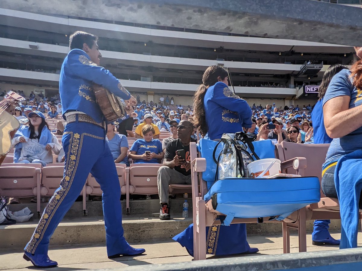 jennybrody's tweet photo. Mariachi de Uclatlán was a nice addition, however. #UCLAFootball #GoBruins #MariachideUclatlán #UCLAMarchingBand https://t.co/RKWzY3VmNX