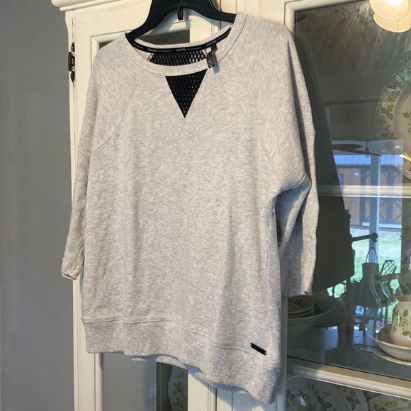greencouchlazy's tweet photo. So good I had to share! Check out all the items I'm loving on @Poshmarkapp from @MkLifestyle @sweetsayuri00 #poshmark #fashion #style #shopmycloset #calvinklein #clarks: https://t.co/J0diQkMRFP https://t.co/8PiMAdKO1j