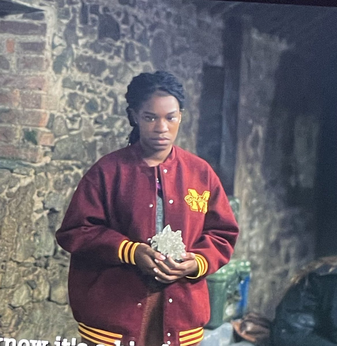 GeorgiaHowe's tweet image. Aisha is wearing a Moordale jacket?? #FateTheWinxSaga #sexeducation