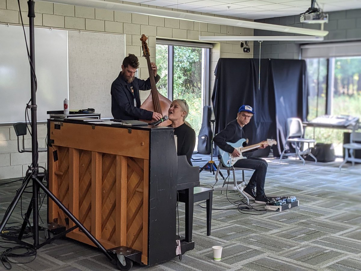 FestivalGR's tweet image. Today, participants had the opportunity to work with @paulacolemusic for a song-writing masterclass as part of Performance Plus 2022. We are grateful that we were able to have such amazing musicians join us this weekend as part of our fall event. 

#festivalgr #performanceplus