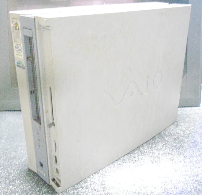 20年前に壊れたVAIO(2001年製)から60GB内蔵HDDを取り出し、IDE端子をSATA端子へ変換するアダプタを使ってデータ救出に挑戦!見事認識して、私が描いた懐かしい『おまかせ!ピース電器店』応援イラストを救出できました～!!!🎉🎊 #週刊少年チャンピオン #データ救出 #データ復元 