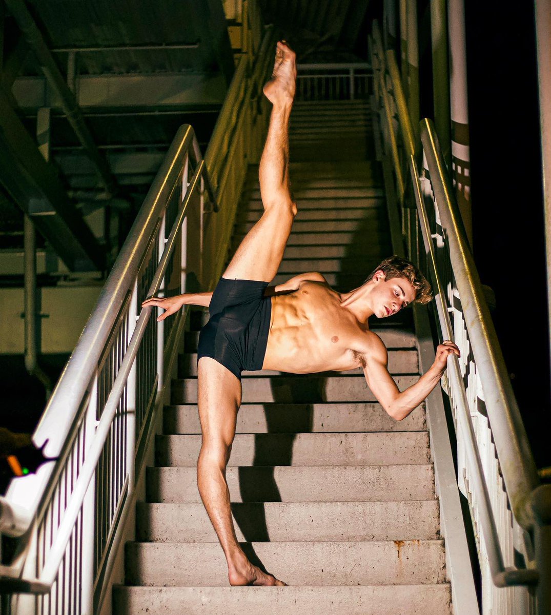 dragonboyia's tweet photo. Posted @withrepost • @aydineyikan National Dance Day ✨

Grateful for this art form every single day. 

#aydineyikan #dance #maledancer #themusicman #boysdancetoo #worldofdance #nycda #msafam #broadway #musicmanbway #nationaldanceday https://t.co/RbS7ioTSbw