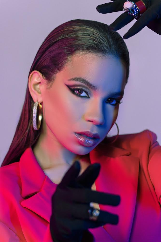 #QhuboTV | La cantante hondureña, Angie Flores, lanzó su más reciente sencillo “Mírame”, video oficial que ha recibido increible aceptación, en la plataforma de YouTube ya supera las 100 mil reproducciones.