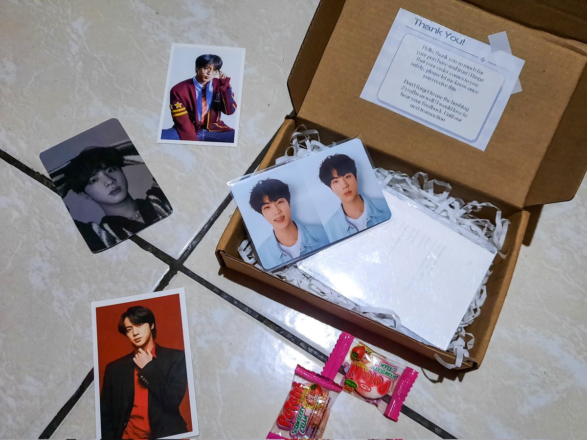 elalalaloooves's tweet photo. Late post, but ~~~ Tears of joy talaga when Tear R Jin poca finally came home 🥹 It's the only, the last missing piece in my Love Yourself albums - Seokjin set, so yes po — I'm a happy graduate!!!! 🏅 Thank you for helping me bring home this rare pc safely, @kyacarts | #yrafbs 💜 https://t.co/9yhKLweI7N