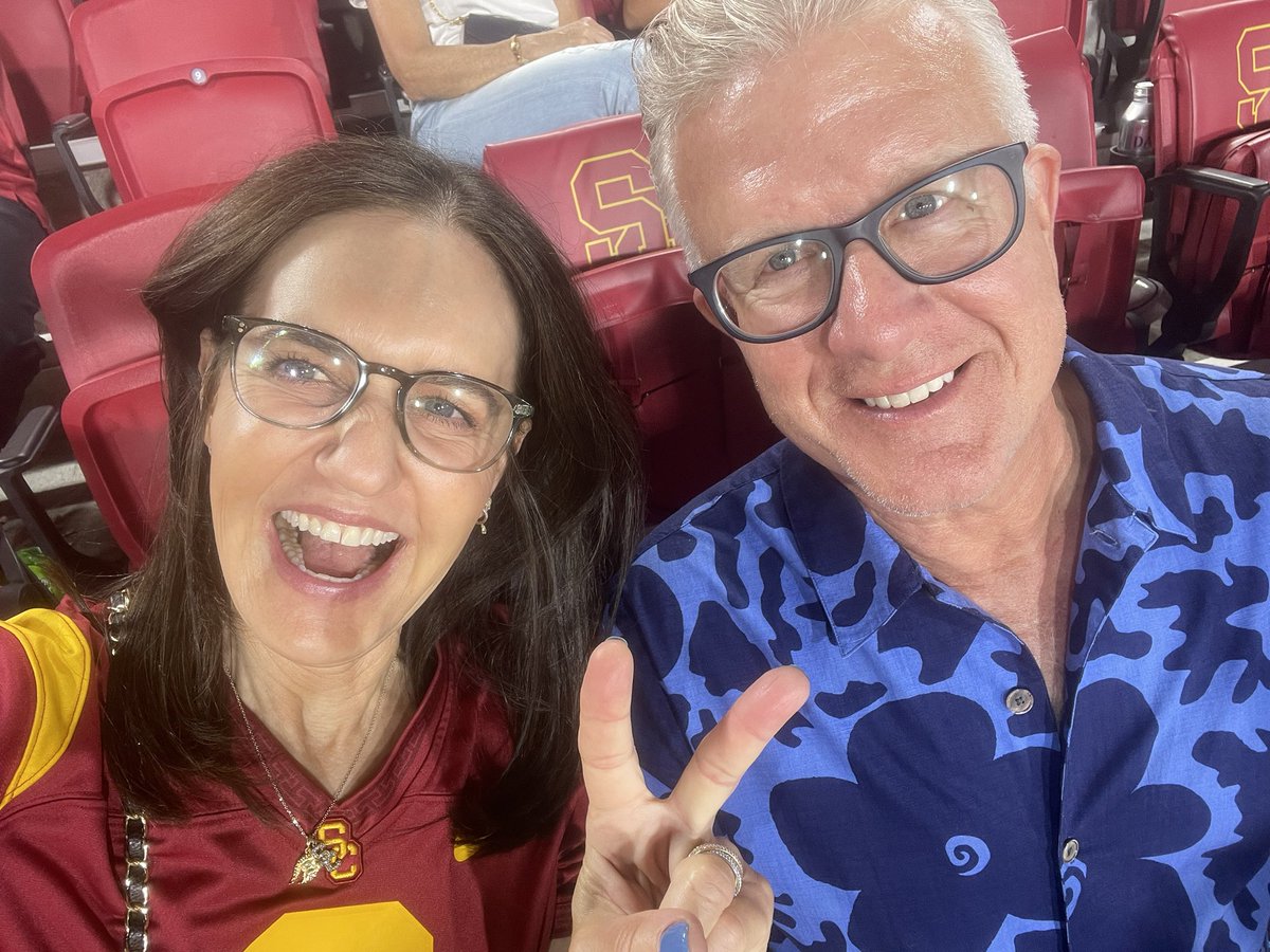 And we’re back! #gameday #uscselfie #fighton <a href="/USCAlumni/">USC Alumni Association</a> <a href="/USCAnnenberg/">USC Annenberg</a> #BeatTheBulldogs <a href="/fronsmith/">F. Ron Smith</a> <a href="/SmithandBerg/">SmithandBerg</a>