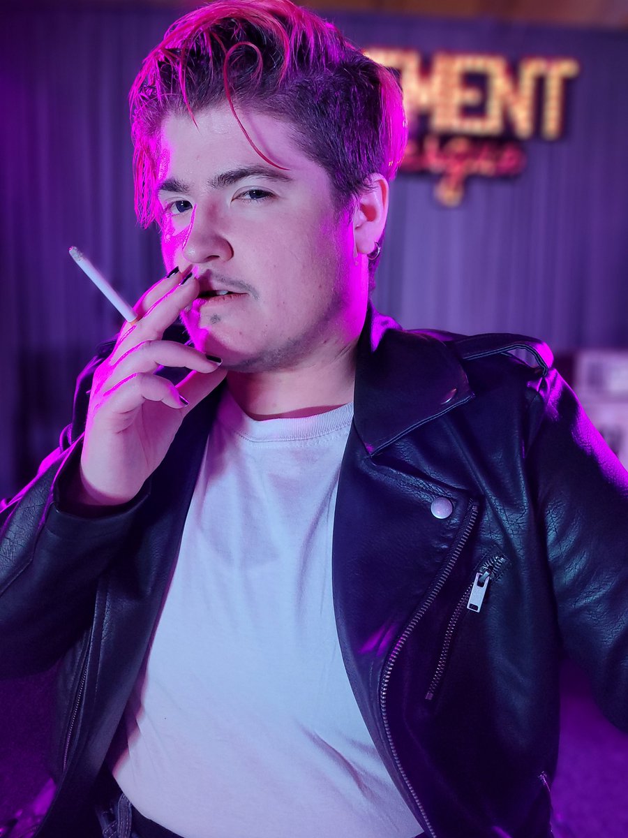 frostedfloof's tweet photo. You've missed it, you wanted it for so long. Just don't simp too hard.
New pics from the burlesque show are here. Oh and in Nov. The next set I'll be performing.
#burlesque #markifloof #diadae #LeatherJacket #fakecigarette https://t.co/ER6JYMMdl2