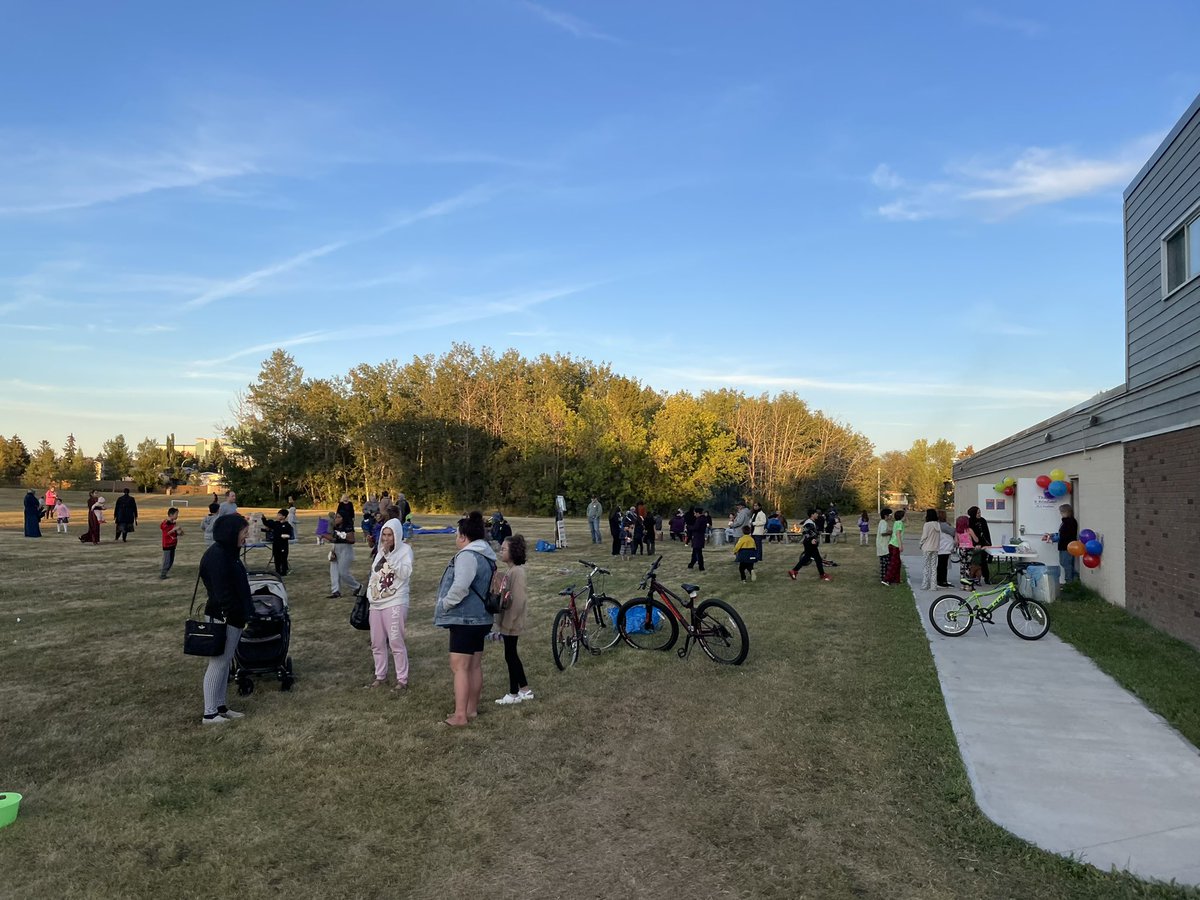 AndrewKnack's tweet photo. Stop 10: Aldergrove Community League. The games are out and thereโs still some food left before the fireworks start at 9:30pm. #yeg #yegCLs #LetsBuildYEG https://t.co/Hs1xNBG5Vv